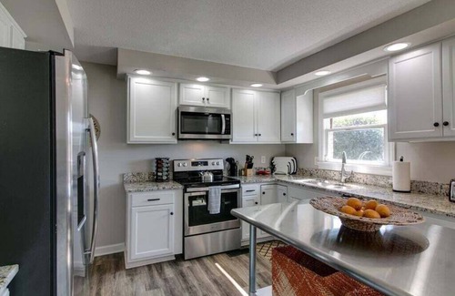 Clarksville House | Whole Home 1335 Whitt Ln