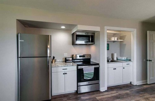 Clarksville House | Whole Home 1335 Whitt Ln