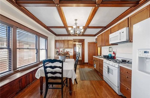 North Hyde Park Apartment | whole unit for a family to stay