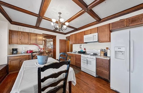 North Hyde Park Apartment | whole unit for a family to stay