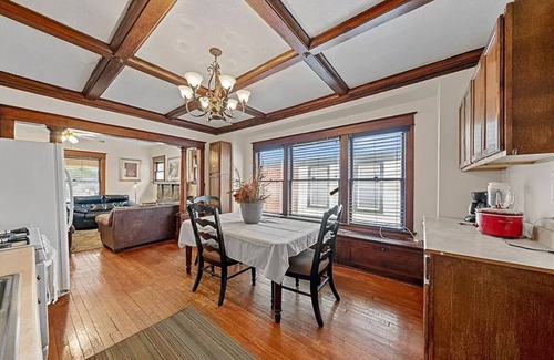 North Hyde Park Apartment | whole unit for a family to stay