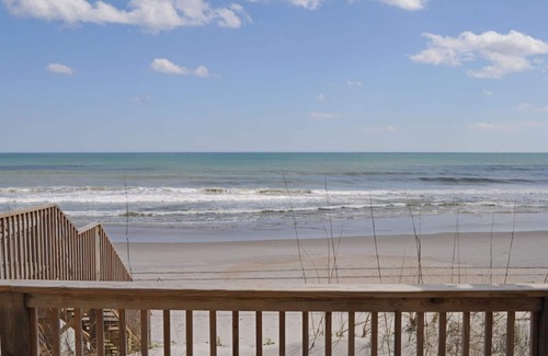 Surf City House | Wholly Mackerel - Oceanfront, 2 Bedroom, Adorable Cottage in Surf City! Dog