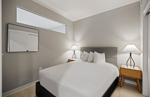 Eisenhower East Apartment | WhyHotel by Placemakr, Alexandria