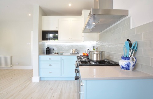 Aldeburgh Cottage | WIDE SKIES, ALDEBURGH, pet friendly, with a garden in Aldeburgh