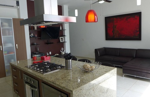 Barra de Navidad House | "Widos House" Relaxing Vacation- Great location with a fantastic private pool