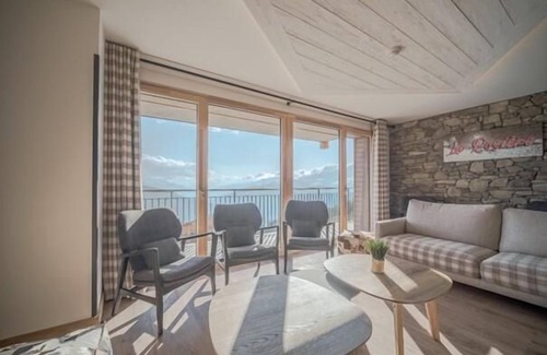 La Rosiere Apartment | Wifi, 100m from ski slopes, 5th floor, view valley, swimming pool, sauna, hammam, balcony, tv