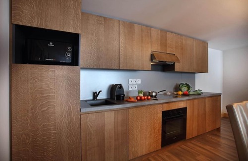 Eclose-Est Apartment | Wifi, 150m from ski slopes, fitness, swimming pool, sauna, hammam, balcony, tv, 86m², Alpe d'Huez