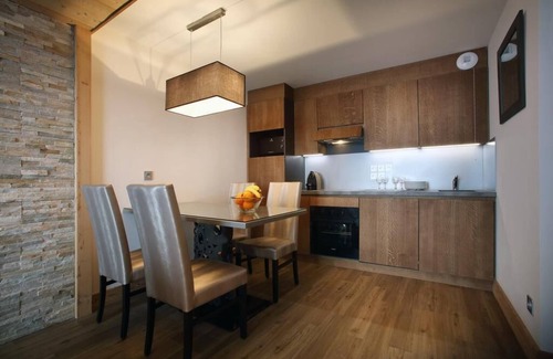 Eclose-Est Apartment | Wifi, 150m from ski slopes, fitness, swimming pool, sauna, hammam, balcony, tv, 86m², Alpe d'Huez