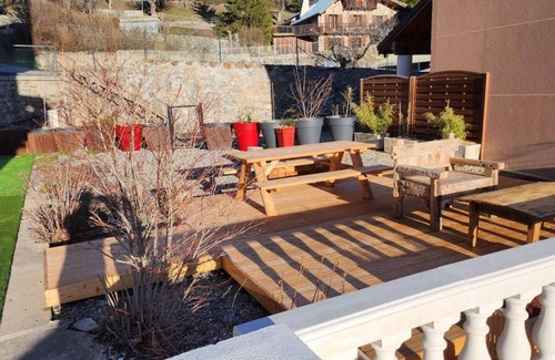 Jausiers Apartment | Wifi, 1st floor, view valley, swimming pool, sauna, terrace, parking, tv, 93m², Pra Loup