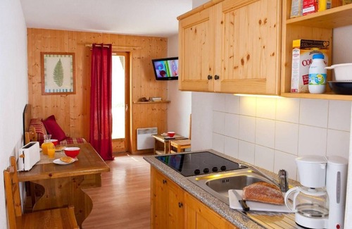Saint-Sorlin-d'Arves Apartment | Wifi, 200m from ski slopes, fitness, swimming pool, terrace, balcony, parking, 30-35m²