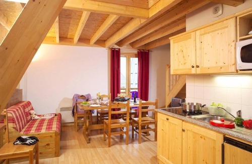 Saint-Sorlin-d'Arves Apartment | Wifi, 200m from ski slopes, fitness, swimming pool, terrace, balcony, parking, 30-35m²
