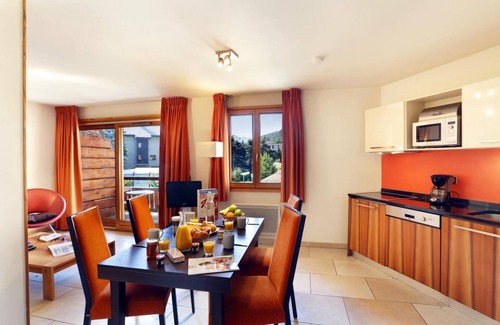 Saint-Chaffrey Apartment | Wifi, 300m from ski slopes, fitness, swimming pool, sauna, tv, ski locker, 44m², Serre Chevalier