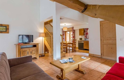 Vaujany Apartment | Wifi, 50m from ski lifts, fitness, swimming pool, sauna, hammam, balcony, parking, tv, 70m², Vaujany