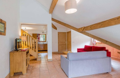 Vaujany Apartment | Wifi, 50m from ski lifts, fitness, swimming pool, sauna, hammam, balcony, parking, tv, 70m², Vaujany