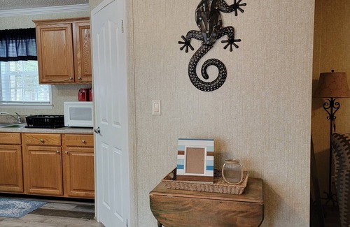 Henrico House | WiFi, Dog Friendly & Linens Provided ~ Lake Gaston
