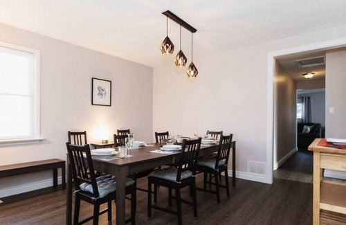 Kitchener House | Wifi +Kitchen +Washer +Pet +Parking