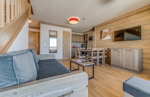 La Rosiere Apartment | Wifi, ski-in/ski-out & foot of the slopes, 4th floor, view ski slopes, swimming pool, sauna, hammam