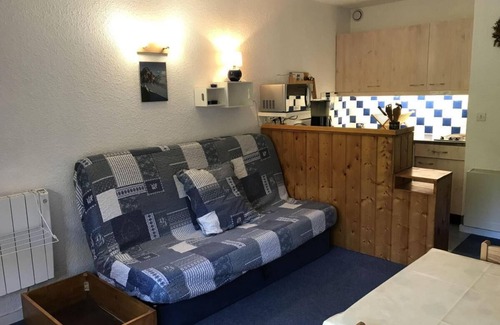 Correncon-en-Vercors Apartment | Wifi, ski-in/ski-out & foot of the slopes, 3rd floor, balcony, tv, 28m², Villard de Lans