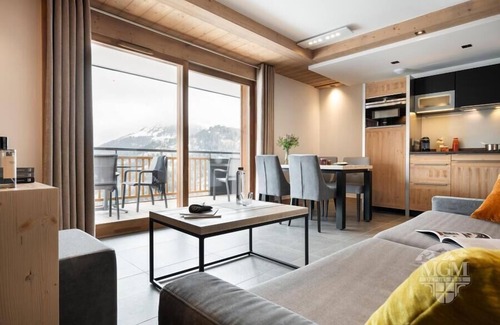 Plagne Centre Apartment | Wifi, ski-in/ski-out & foot of the slopes, view mountain, swimming pool, balcony, parking, tv, 40m²