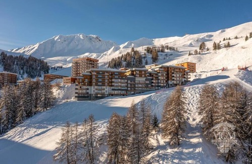 Plagne Centre Apartment | Wifi, ski-in/ski-out & foot of the slopes, view mountain, swimming pool, balcony, parking, tv, 40m²