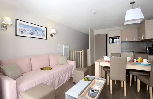 Flaine Apartment | Wifi, ski-in/ski-out & foot of the slopes, fitness, swimming pool, balcony, tv, ski locker, 63m²