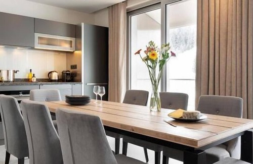 Flaine Apartment | Wifi, ski-in/ski-out & foot of the slopes, view ski slopes, swimming pool, sauna, hammam, balcony