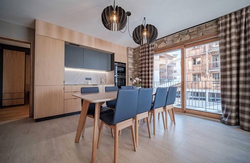 Tignes le Lac Apartment | Wifi, ski-in/ski-out & foot of the slopes, swimming pool, sauna, hammam, balcony, tv, ski locker