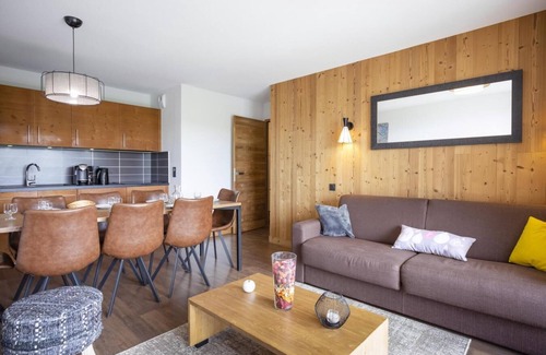 Les Saisies Apartment | Wifi, ski-in/ski-out & foot of the slopes, fitness, swimming pool, terrace, balcony, tv, ski locker