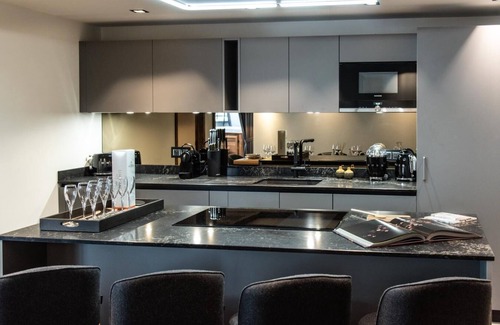 Val-d'Isere Apartment | Wifi, ski-in/ski-out & foot of the slopes, 1st floor, balcony, fireplace or stove, tv, 179m²