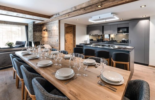 Val-d'Isere Apartment | Wifi, ski-in/ski-out & foot of the slopes, 1st floor, balcony, fireplace or stove, tv, 179m²
