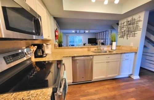 North Shore House | Wifi, Sunrises and sunsets, grill, great location, great views, close to other rentals.