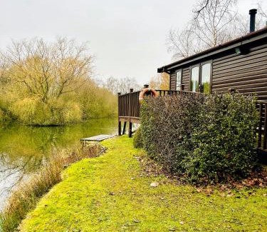 Allerthorpe Ski Chalet | Wigeon Secluded Rustic cabin