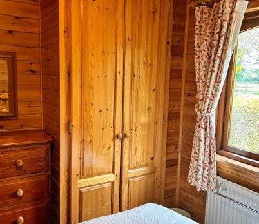 Allerthorpe Ski Chalet | Wigeon Secluded Rustic cabin