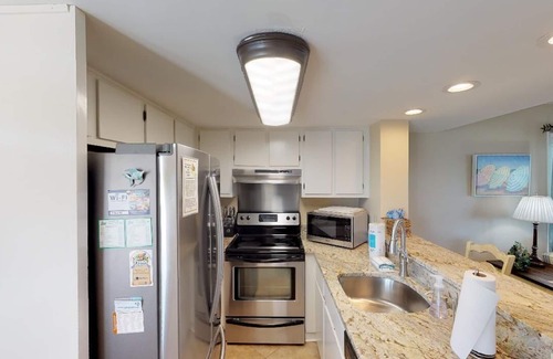 Isle of Palms Condo | Wild Dunes condo with ocean views and sundeck