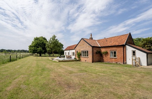 Postwick with Witton House | Wild Meadow Cottage - Five Bedroom House, Sleeps 10