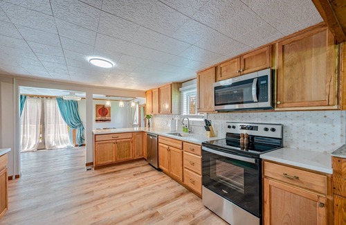 White House | Wild Mtn Cottage! w/Coffee Bar