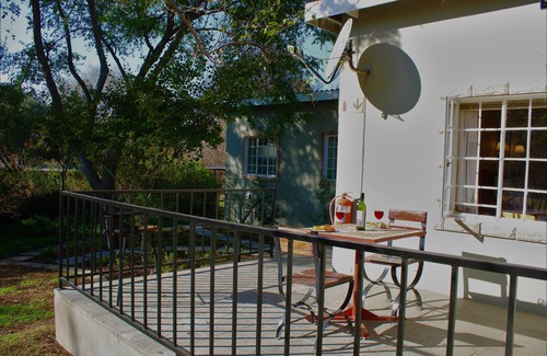 Muldersdrift House | Wild Olive Cottage for 2 people in wonderful garden!