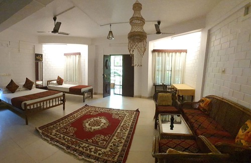 Puthenthope Hotel | Wild Palms on Sea