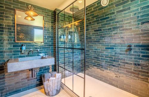 Tiers Cross Villa | Wilder Retreats - A Frame Cabins