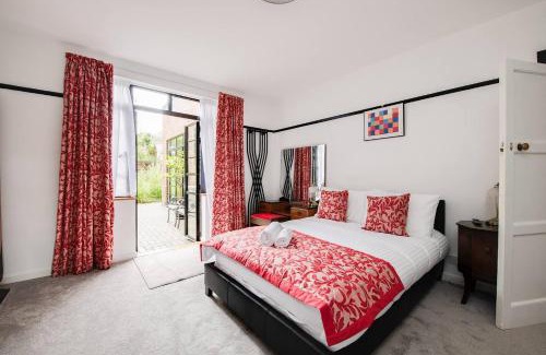 Portsmouth Apartment | Wildflower Garden