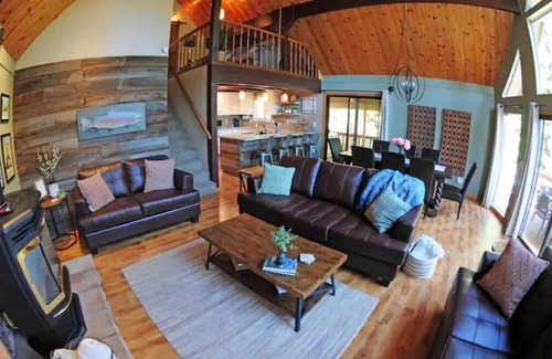 Arnold Ski Chalet | Wildtrout Cabin Hot Tub, Pool Table, K9 ok