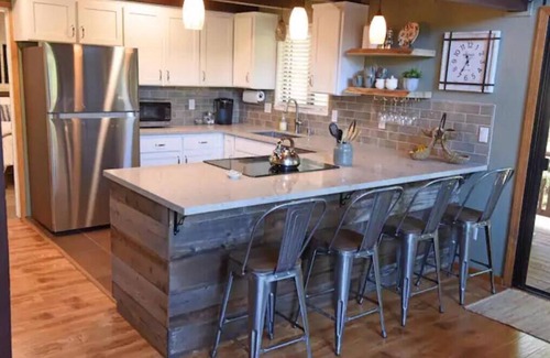 Arnold Ski Chalet | Wildtrout Cabin Hot Tub, Pool Table, K9 ok
