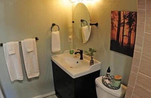 Arnold Ski Chalet | Wildtrout Cabin Hot Tub, Pool Table, K9 ok