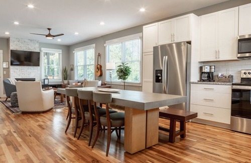 Asheville Villa | Wildwood Flower | Pet-friendly 4BR Home | Asheville | Hot Tub