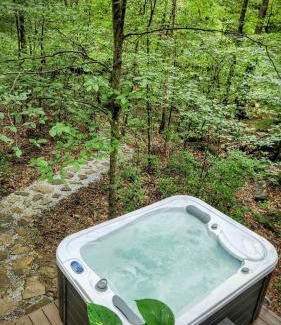 Abbeville Villa | Wilewood A-Frame - Secluded - Romantic - Hot Tub