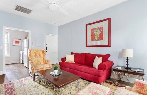 Cannonborough Elliotborough Apartment | Wilhelmenia King 2BR Near Bars and Dining