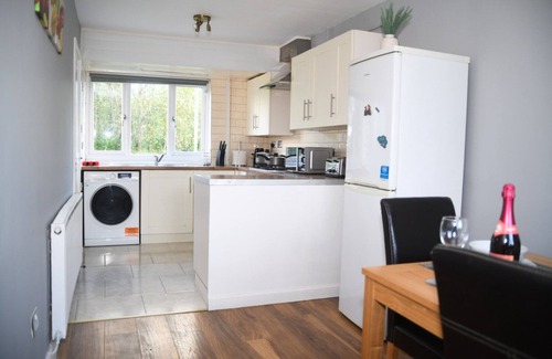 Willenhall House | Willenhall Oasis Retreat - Serene House Rental