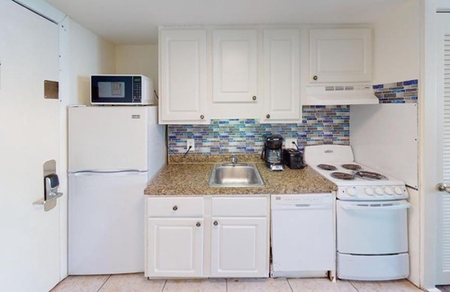 Myrtle Beach Apartment | Willow Bay 802 Oceanfront Suite, Renovated Spring 2023 desirable Golden Mile Location