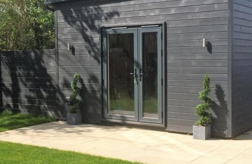 Fifield House | Willow Court Farm Studio South & Petting Farm, 8 mins from Legoland & Windsor, 15 mins from Lapland UK