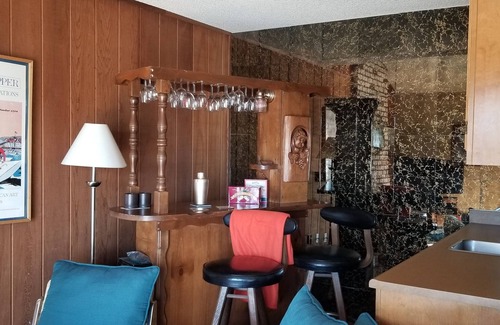 Discovery Bay House | Willow Lake Waterfront 3 Bedroom house with AC & WiFi in gorgeous Discovery Bay